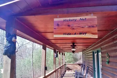 Image de Hickory Nut Hide -A-Way * L'été est arrivé * Les suçons et les lucioles *