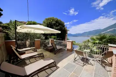 Image de Liszt Home-front de lac dans le village par KlabHouse