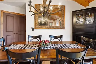 Image de Grand Oaks B6: proche des attractions de la haute campagne, complexe clôturé, piscines, salles de remise en forme, pêche avec capture et lâcher-pêche, vue sur la montagne, condo de luxe