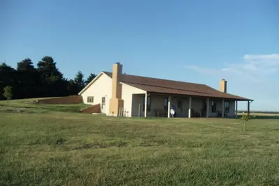 Image de South 40 Lodge: Central Ks Lodging avec des vues incroyables et des sons du pays