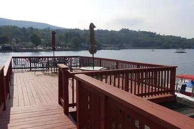 Image de Maison au bord du lac avec slip sur Winnipesaukee!