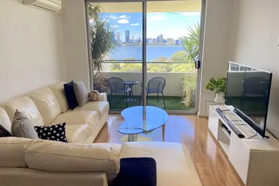 Image de Vue imprenable sur la rivière et la ville