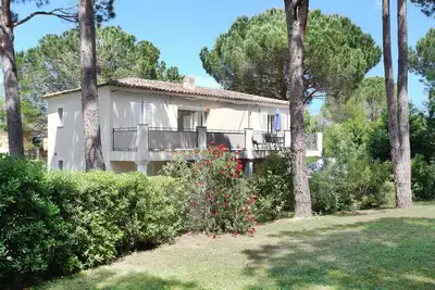Image de 06 - Climatisé, 5 personnes, Wi-Fi, piscine, parking, jardin, plage à 200 mètres