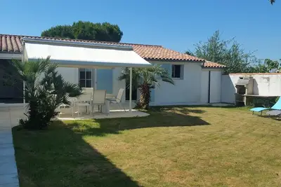 Image de Villa - 10 Personnes - Jardin - Internet - Bord de Mer - Plage - Ile de Ré
