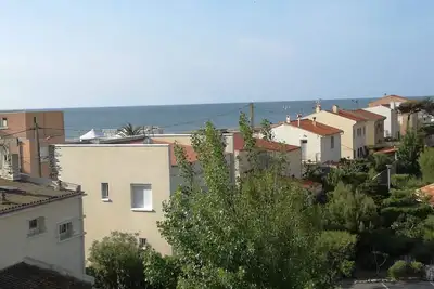Image de Bord de mer, plage et aire de jeux. Proche commerces et restaurants.
