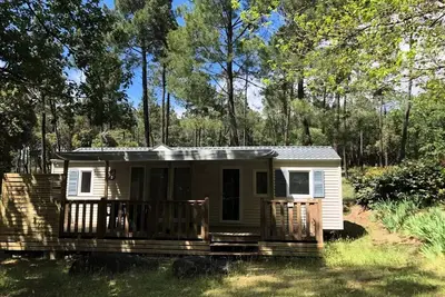 Image de Mobilhome Tournesol Climatisé+confort - 3 chambres +Tv (4 adulte +2 enfants) 4 à 6 personnes - 4 pers. inclus dans le tarif