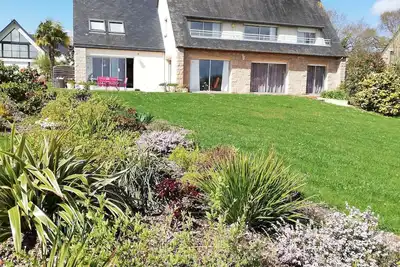 Location appartement  vue de mer dans villa a St Cast le guildo, 400m plage