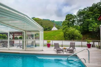 Image de Appartement refait à neuf avec piscine, jaccuzi, fitness et massage