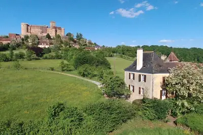 Image de Dans une maison de pays face au chateau medieval. de castelnau-bretenoux