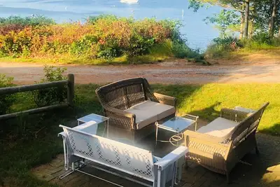 Profitez de notre Breezy Beach House tout en regardant la baie!