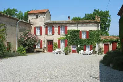 Image de Gîte confortable avec piscine dans l'ancien domaine viticole