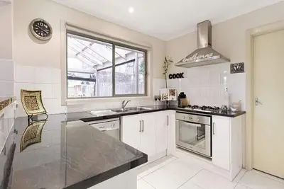 Image de Maison propre calme près de certaines des meilleures plages de Melbourne