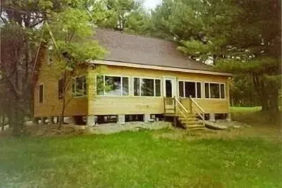 Image de New Cottage, isolée au bord du lac sur 350 Acres