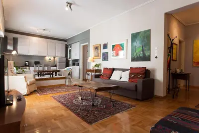 Image de Centre d'Athènes, appartement d'artiste pour 4