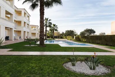 Image de Appartement au rez-de-chaussée avec 2 chambres et 2 salles de bain à proximité du golf, de la marina et des plages à Vilamoura