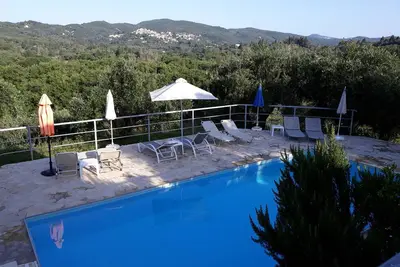 Image de A - Maison de vacances 2-4 personnes / vivant au milieu d'une oliveraie, à 3 km de la mer,