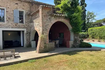 Image de Dans ancienne bastide maison 8 pers piscine privée chauffée à 5' de St Tropez