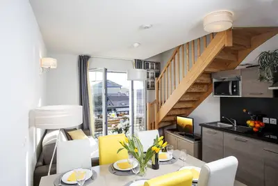 Image de Beautiful, warmly decorated apartment-1st line sea-Pool