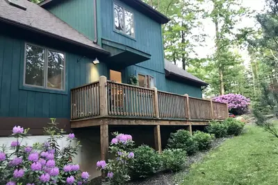 Image de Retraite au bord du lac pour se ressourcer ou se détendre! Kayaks, canoës, salle de jeux