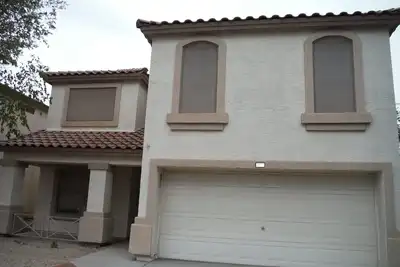 Image de Grande maison avec 4 chambres à moins de 16 km du stade de l'Université de Phoenix