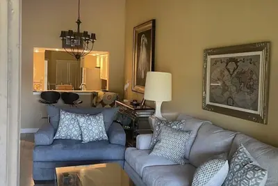 Image de Belle 2 chambres 2 salles de bain entièrement meublé Condo à proximité des plages