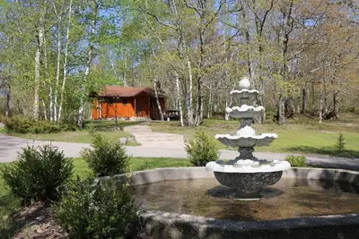 Image de Cabane en rondins privée avec vue spacieuse sur le Grand Lac