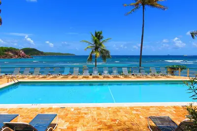 Image de Condo front mer / piscine sur la baie de Bolongo; des vues magnifiques et un emplacement exceptionnel!