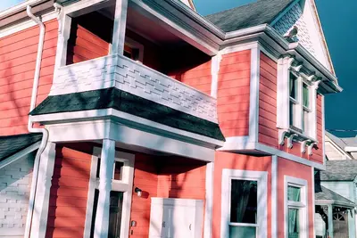 Image de Élégance confortable - Super emplacement! Patio en pierre, Cheminée