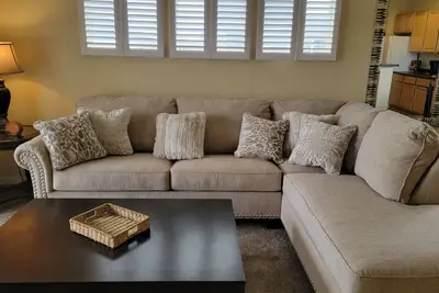 Image de Condo Parker à Stonegate. Apportez simplement votre valise! Accès facile à l'autoroute