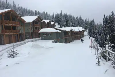 Image de Incroyable maison de ville de 4 chambres avec accès skis aux pieds