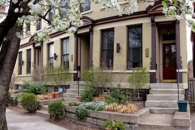 Image de Kentucky Gem ~ terrasse sur le toit + promenade facile vers les stades, les banques et le centre-ville