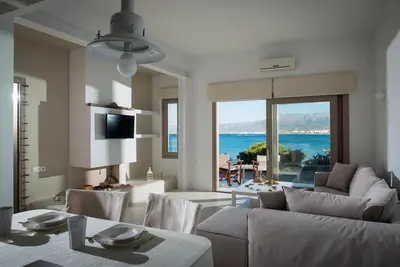 Image de Privé maison paisible front de mer avec vue spectaculaire