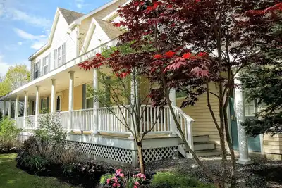 Image de Elégante maison Ogunquit 6br / 7ba - 5 min à pied de Perkins Cove et le centre-ville Shore Rd!