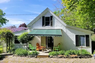 Image de Charmant cottage 2bd en ville - À pied de la rue Main et du port