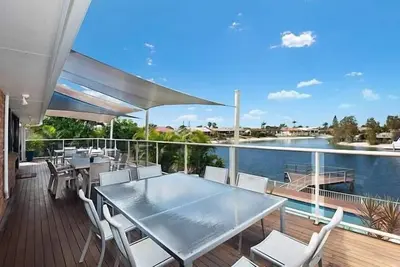 Sunshine Waters - Grand front de mer