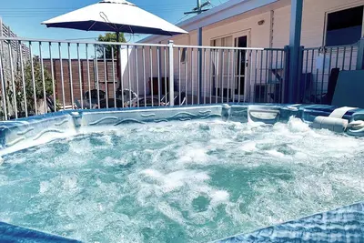 Image de Altair Yeah Yeah (Hot Tub énorme)