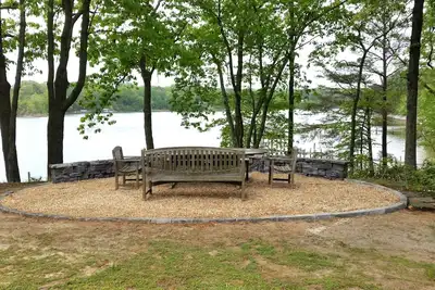 Image de Quai en eau profonde sur la magnifique rivière Corrotoman