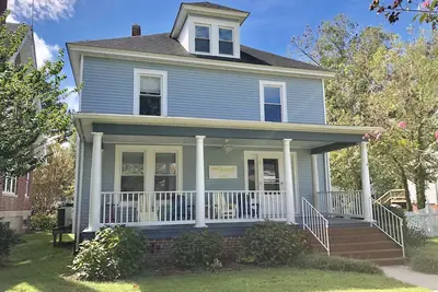 The Sandlot House: voiturette de golf incluse. Emplacement parfait. À quelques pas de la plage.