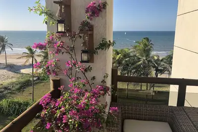 Image de Pied dans le sable! Ocean Front! Balcon vue sur la mer!