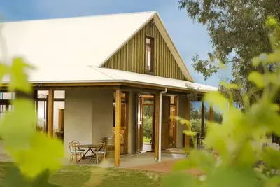Image de Whispering Brook House || Superbe porte de cave + cave / vignoble / oliveraie