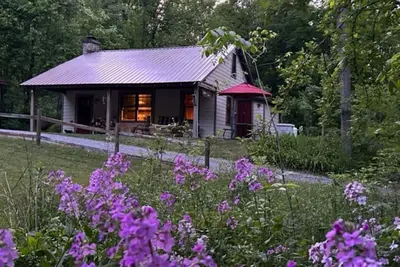 Image de Cabine privée sur 60 hectares avec étang et ruisseau