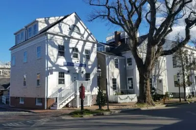 Image de Condo récemment rénové au coeur du centre-ville de Nantucket