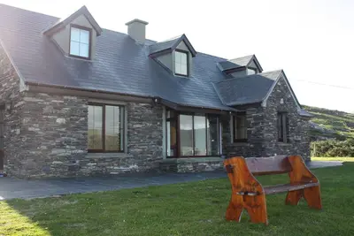 Image de Vues sur l'océan, à pied de la plage de Pairc An Dreolin sur l'Anneau de Kerry.