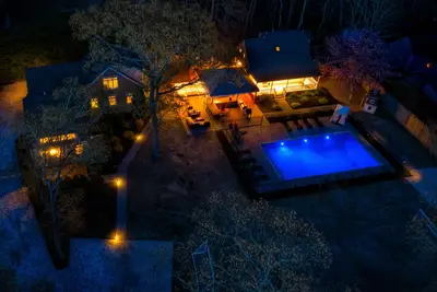 Image de Resort privé, 3 maisons, nouvelle piscine, à pied de la plage!