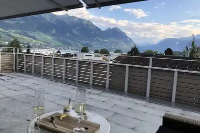 Image de Penthouse avec vue fantastique sur les montagnes et sur le lac Sarnen