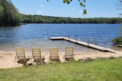 Image de Peaceful Family Lake House sur tous les sports Sunrise Lake, près de Cadillac Mi (LeRoy)