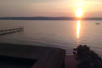 Image de Chalet sur le lac de Charlevoix près de Boyne City, 2ème meilleur lac aux Etats-Unis!