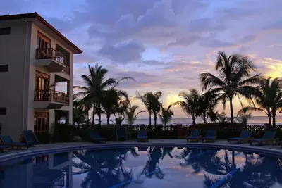 Image de Front de mer avec belle vue sur l'océan Deluxe 2 lits, 2 salles de bain Condo à Jaco Beach
