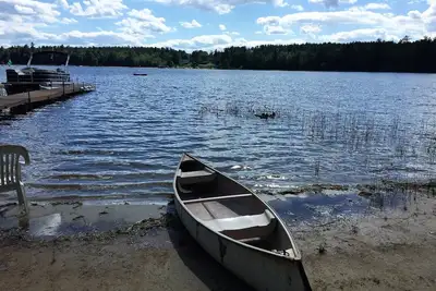 Image de Bateaux, quai, radeau, gril, foyer, sur un lac, sur la plage, sur une table de pique-nique, adapté aux animaux domestiques