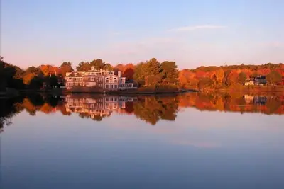 Image de Condo de luxe à quelques pas de l'eau, vues spectaculaires et quai privé.